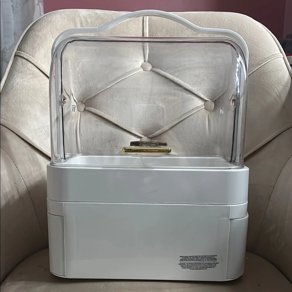Amazon White and Gold Makeup Organizer with Elegant Design